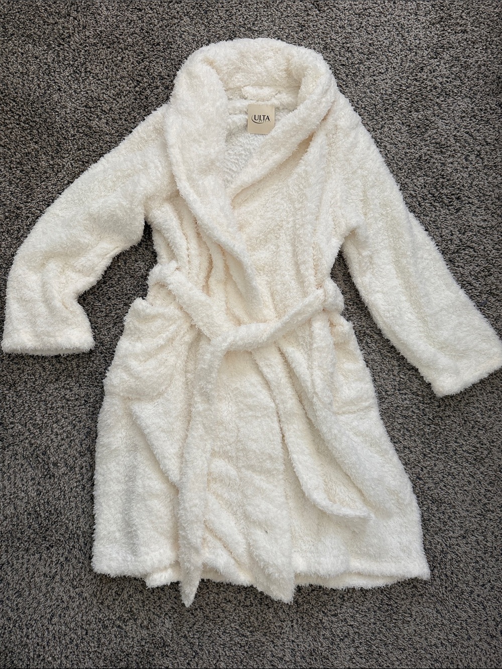 Ulta Beauty Plush Bathrobe in Cream Size: Large/XL